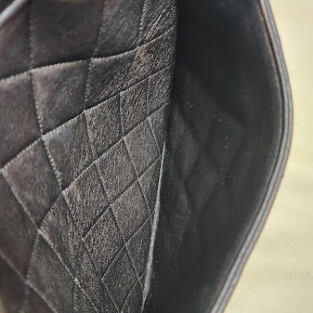 Chanel 1994-1996 quilted lambskin shoulder. Dark Brown. Slight fade on hardware - Picture 13 of 16